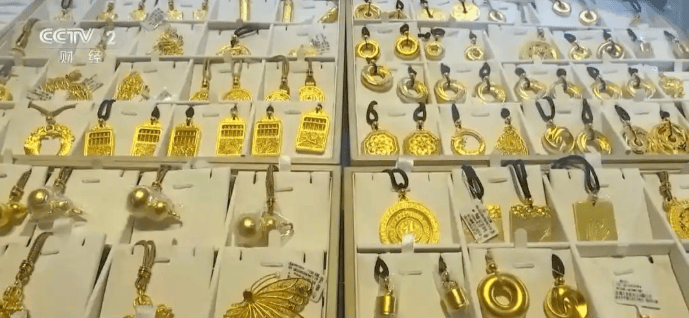 价一路暴涨：金价暴涨下的逆市热销开元棋牌app古法金饰销量随金(图2)