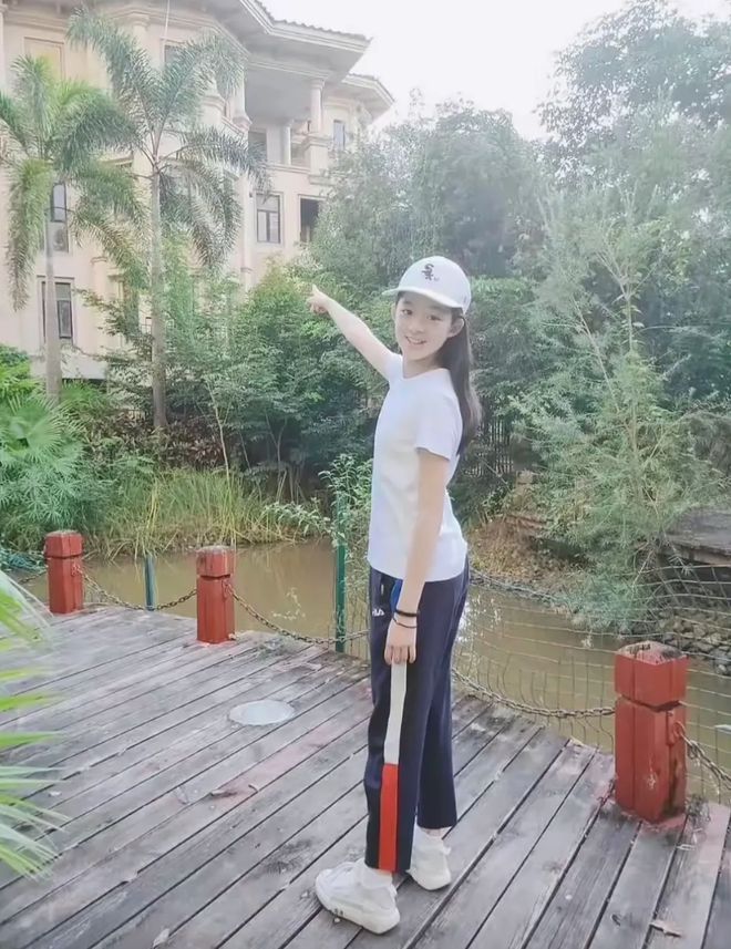 扒出了她家里的10个好东西！ky开元棋牌黄杨钿甜事件网友(图2)