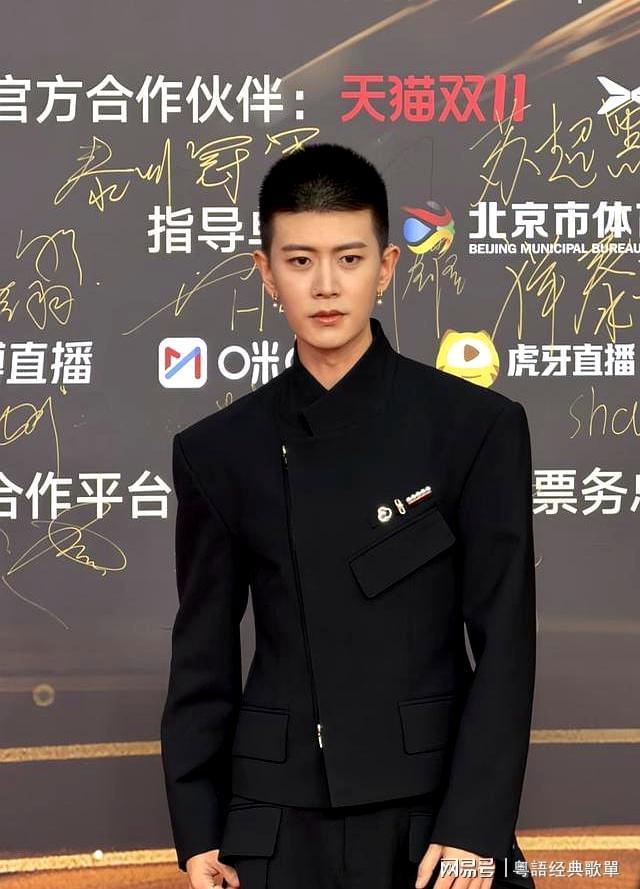 上大分从邓亚萍看他的眼神就知道他多帅ky