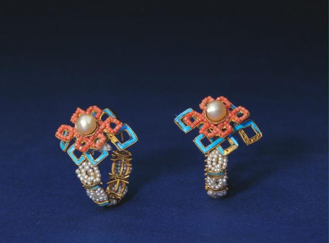 饰图鉴二》——耳饰、手饰开元ky棋牌《故宫珍品首(图7)