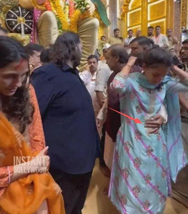 ！被公婆宠上天、全因300斤老公扶不起？开元棋牌亚洲首富家合照25岁小儿媳站C位(图4)