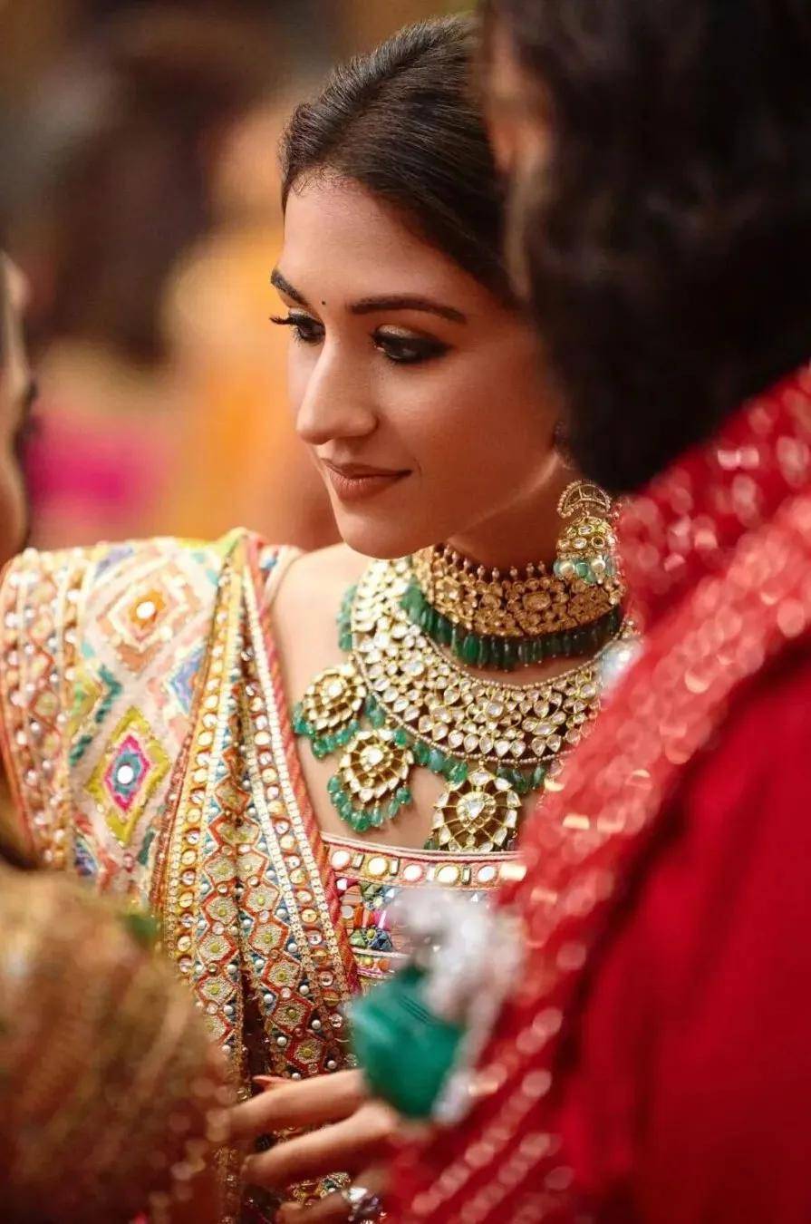 ！被公婆宠上天、全因300斤老公扶不起？开元棋牌亚洲首富家合照25岁小儿媳站C位(图23)