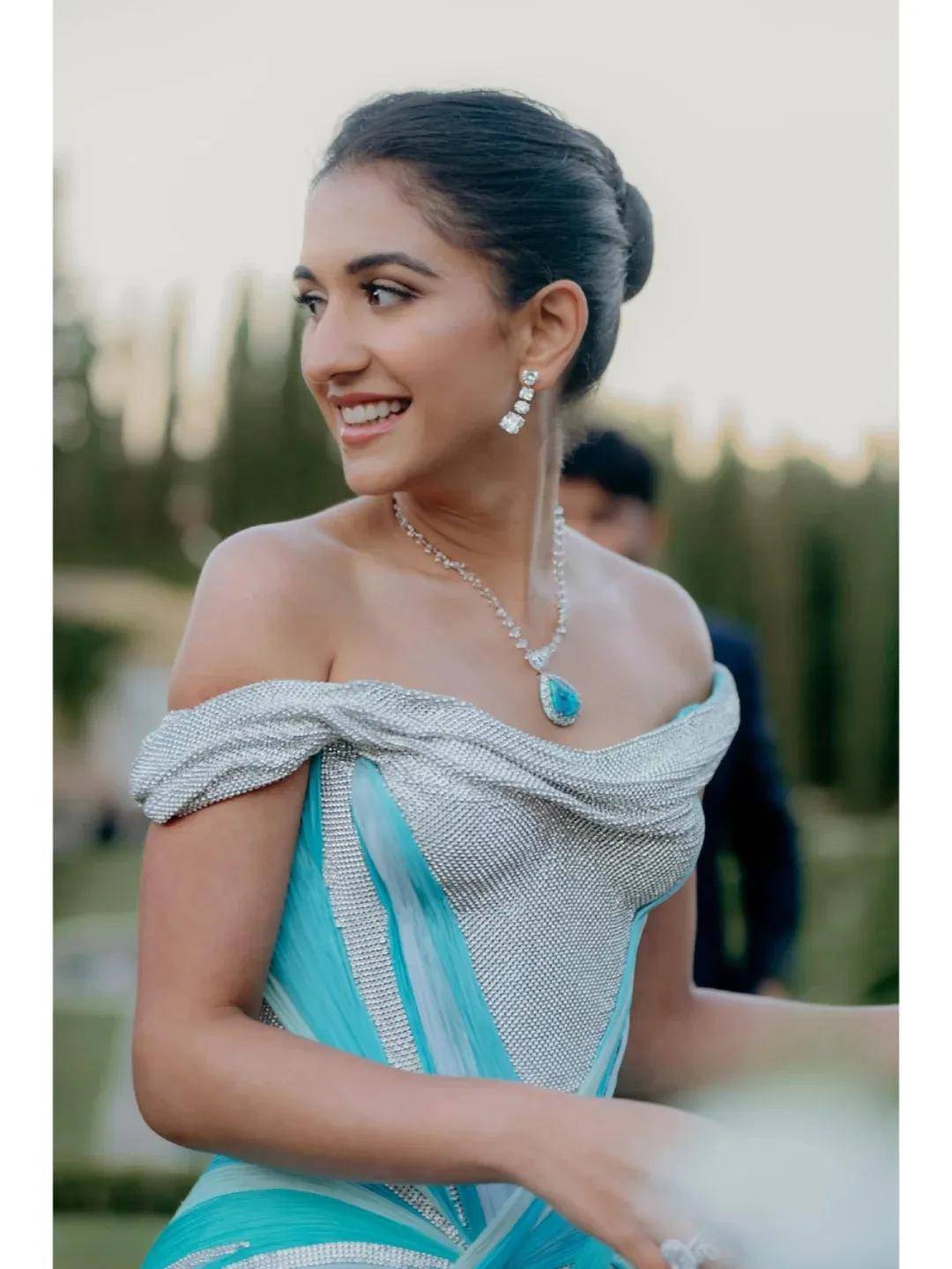 ！被公婆宠上天、全因300斤老公扶不起？开元棋牌亚洲首富家合照25岁小儿媳站C位(图26)