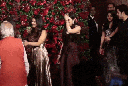 ！被公婆宠上天、全因300斤老公扶不起？开元棋牌亚洲首富家合照25岁小儿媳站C位(图28)