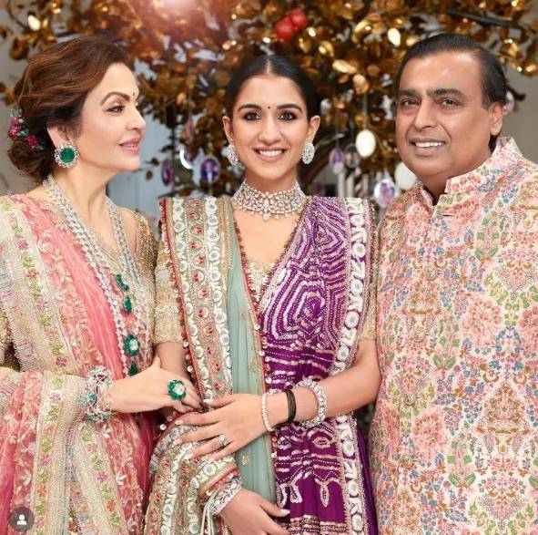 ！被公婆宠上天、全因300斤老公扶不起？开元棋牌亚洲首富家合照25岁小儿媳站C位(图34)